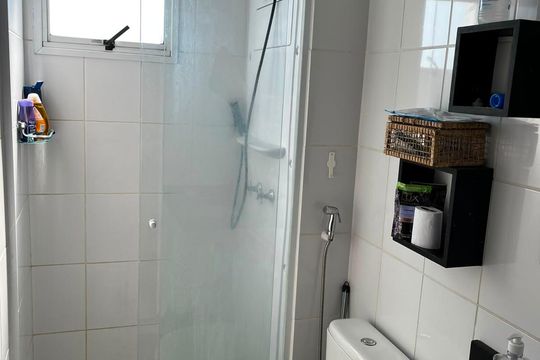 Banheiro de apartamento à venda com 2 quartos, 50m² em Santa Terezinha, São Bernardo do Campo