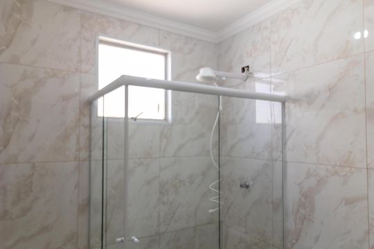 Banheiro de apartamento à venda com 2 quartos, 65m² em Jardim Carlos Lourenço, Campinas