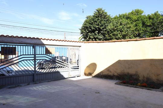 Garagem de casa à venda com 3 quartos, 180m² em Jardim Helena, São Paulo