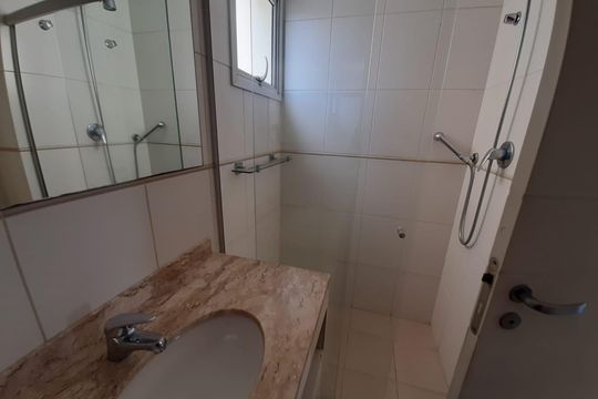 Banheiro de apartamento para alugar com 3 quartos, 128m² em Vila Olímpia, São Paulo