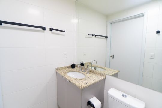 Banheiro de kitnet/studio à venda com 1 quarto, 24m² em Vila Guarani (zona Sul), São Paulo