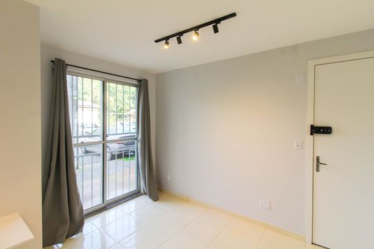 Sala de apartamento à venda com 2 quartos, 45m² em Olaria, Canoas