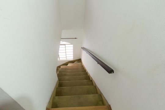 Escada de casa para alugar com 2 quartos, 88m² em Itaim Bibi, São Paulo