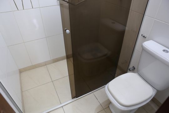 Banheiro de apartamento para alugar com 3 quartos, 76m² em Sta Cruz Ind, Contagem