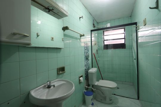 Banheiro de casa para alugar com 1 quarto, 28m² em Jardim Planalto, São Paulo