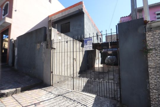 Fachada de casa para alugar com 1 quarto, 28m² em Jardim Planalto, São Paulo