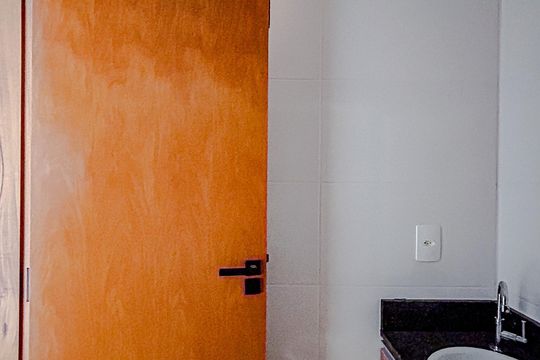 Banheiro de apartamento para alugar com 1 quarto, 30m² em Vila Carrão, São Paulo