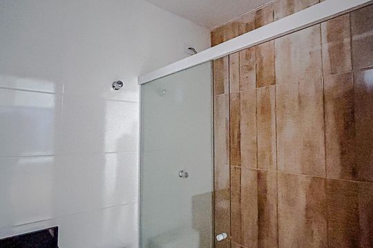 Banheiro de apartamento para alugar com 1 quarto, 30m² em Vila Carrão, São Paulo