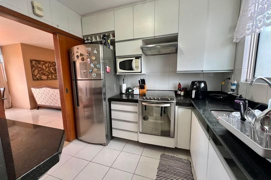 Cozinha de apartamento para alugar com 3 quartos, 100m² em Sagrada Família, Belo Horizonte