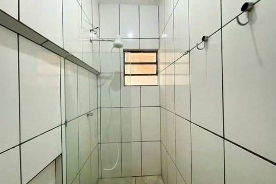 Banheiro de casa para alugar com 2 quartos, 360m² em Alpes, Belo Horizonte