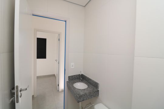 Banheiro de apartamento à venda com 2 quartos, 36m² em Vila Alpina, São Paulo