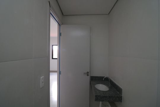 Banheiro de apartamento à venda com 1 quarto, 27m² em Vila Alpina, São Paulo