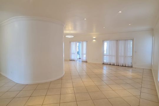 Sala de casa de condomínio à venda com 4 quartos, 365m² em Loteamento Alphaville Campinas, Campinas