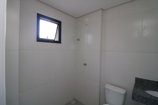 Banheiro de kitnet/studio à venda com 1 quarto, 27m² em Vila Alpina, São Paulo