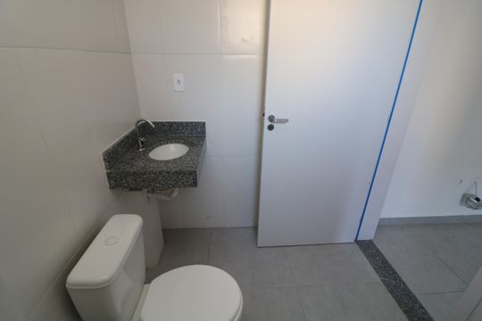 Banheiro de kitnet/studio à venda com 1 quarto, 27m² em Vila Alpina, São Paulo