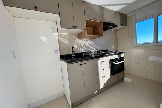 Cozinha de apartamento à venda com 2 quartos, 56m² em Cavalhada, Porto Alegre