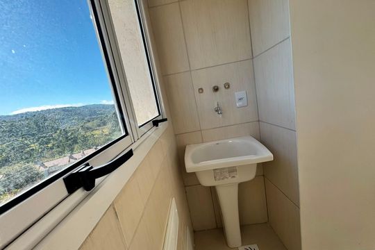 Área de serviço de apartamento à venda com 2 quartos, 56m² em Cavalhada, Porto Alegre
