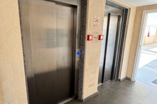 Área externa de apartamento à venda com 2 quartos, 56m² em Cavalhada, Porto Alegre