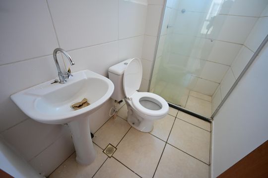 Banheiro social de apartamento para alugar com 2 quartos, 49m² em Residencial Aquários Ii, Goiânia