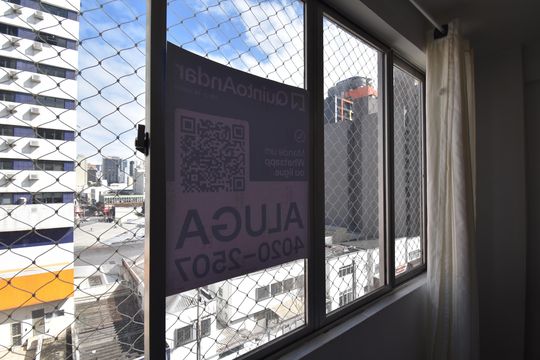 Placa de kitnet/studio para alugar com 1 quarto, 25m² em Centro, Curitiba