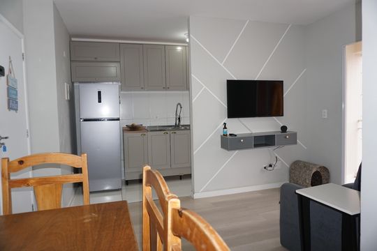 Sala de apartamento para alugar com 2 quartos, 50m² em Jardim Elizabete, Embu das Artes