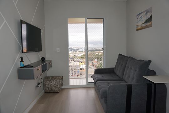 Sala de apartamento para alugar com 2 quartos, 50m² em Jardim Elizabete, Embu das Artes