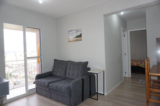 Sala de apartamento para alugar com 2 quartos, 50m² em Jardim Elizabete, Embu das Artes