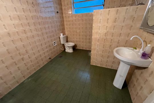 Banheiro de casa à venda com 4 quartos, 200m² em Bancários, Rio de Janeiro