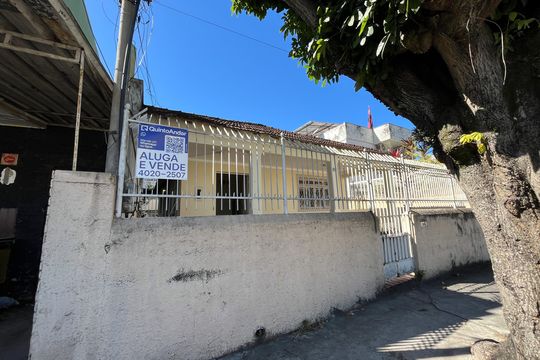 Fachada de casa à venda com 4 quartos, 200m² em Bancários, Rio de Janeiro