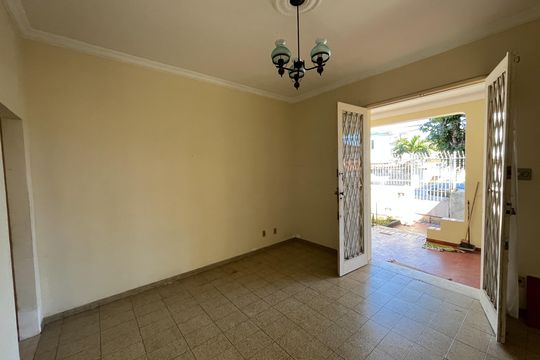 Sala de casa à venda com 4 quartos, 200m² em Bancários, Rio de Janeiro