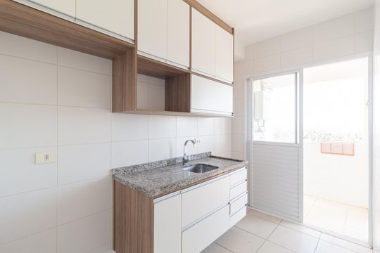 Cozinha e Área de Serviço de apartamento para alugar com 2 quartos, 54m² em Pousada dos Bandeirantes, Carapicuíba