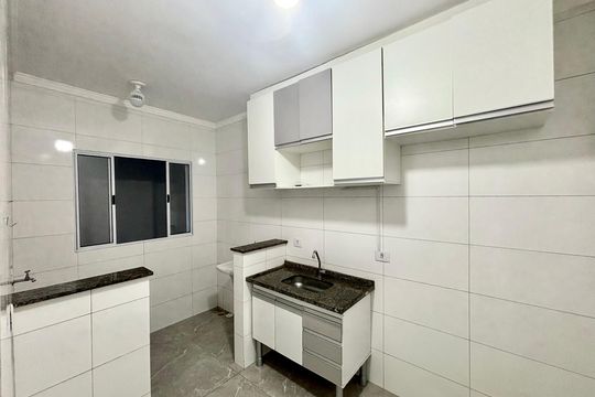 Cozinha de apartamento para alugar com 1 quarto, 30m² em Jardim Aricanduva, São Paulo