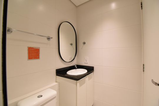 Banheiro do Studio de kitnet/studio para alugar com 1 quarto, 31m² em Centro, Curitiba