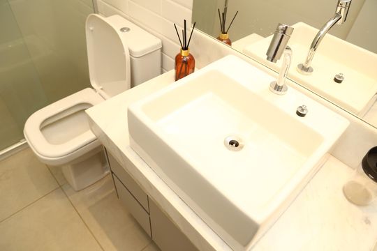 Banheiro de kitnet/studio para alugar com 1 quarto, 46m² em Setor Oeste, Goiânia
