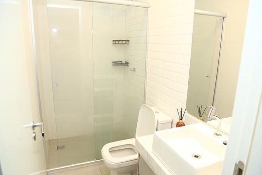 Banheiro de kitnet/studio para alugar com 1 quarto, 46m² em Setor Oeste, Goiânia