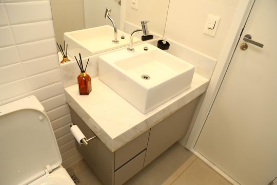 Banheiro de kitnet/studio para alugar com 1 quarto, 46m² em Setor Oeste, Goiânia