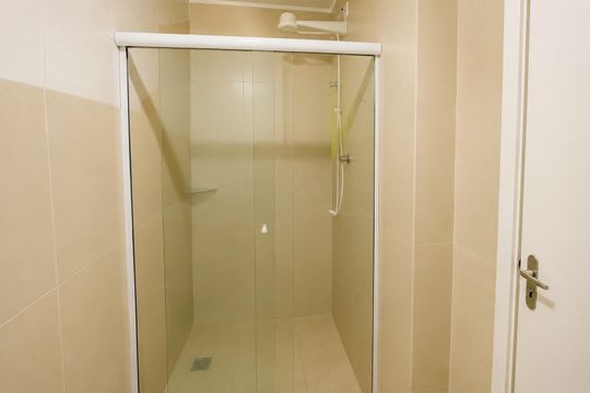 Banheiro de apartamento para alugar com 2 quartos, 60m² em Passo d’Areia, Porto Alegre