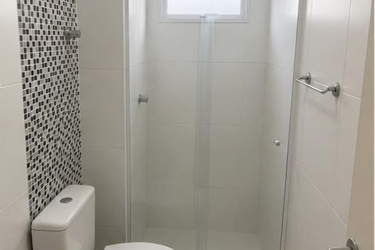 Banheiro de apartamento para alugar com 1 quarto, 42m² em Petrópolis, Porto Alegre