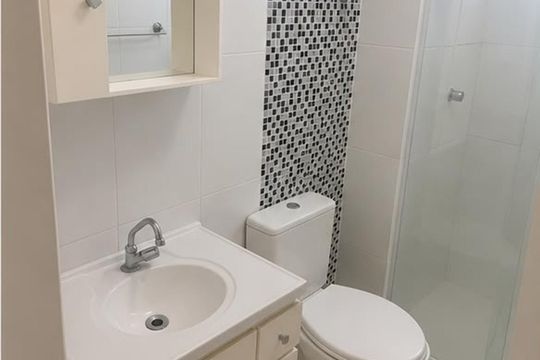 Banheiro de apartamento para alugar com 1 quarto, 42m² em Petrópolis, Porto Alegre
