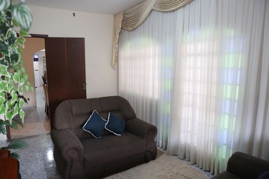 Sala de casa à venda com 4 quartos, 390m² em Lindéia, Contagem