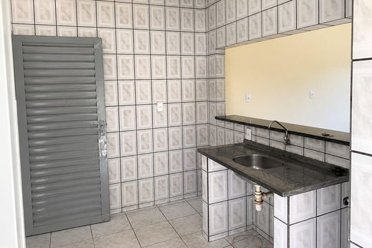 Cozinha de apartamento para alugar com 1 quarto, 65m² em Vila Valenca, São Vicente