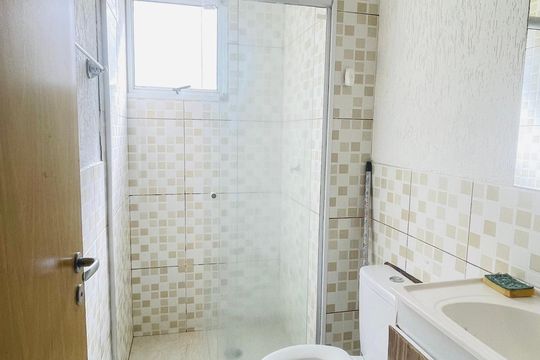 Banheiro de apartamento para alugar com 2 quartos, 50m² em Jardim Isis, Cotia