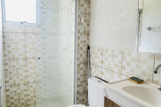 Banheiro de apartamento para alugar com 2 quartos, 50m² em Jardim Isis, Cotia