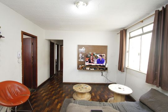 Sala de apartamento à venda com 3 quartos, 50m² em Madre Gertrudes, Belo Horizonte