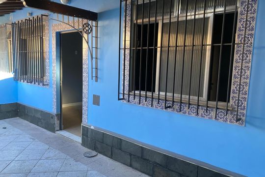 Fachada de casa para alugar com 2 quartos, 60m² em Centro, Nova Iguaçu