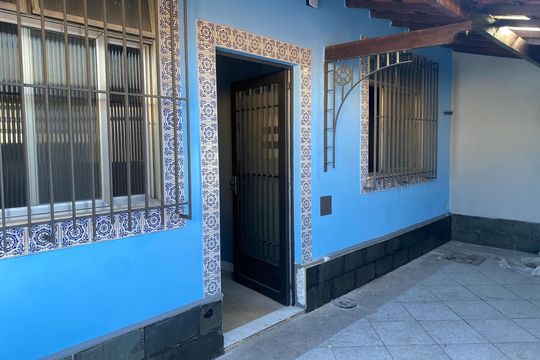Fachada de casa para alugar com 2 quartos, 60m² em Centro, Nova Iguaçu