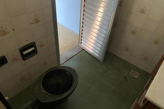 Banheiro de casa para alugar com 2 quartos, 60m² em Centro, Nova Iguaçu