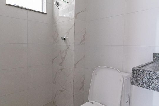 Banheiro  de apartamento à venda com 2 quartos, 42m² em Vila Santana, São Paulo