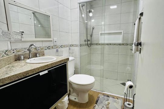 Banheiro social de apartamento para alugar com 2 quartos, 59m² em Lagoa Pequena, Florianópolis