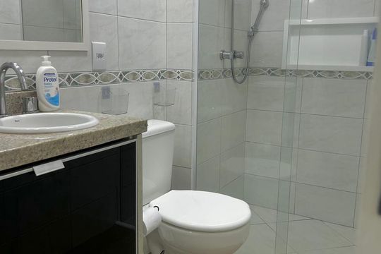 Banheiro de apartamento para alugar com 2 quartos, 59m² em Lagoa Pequena, Florianópolis